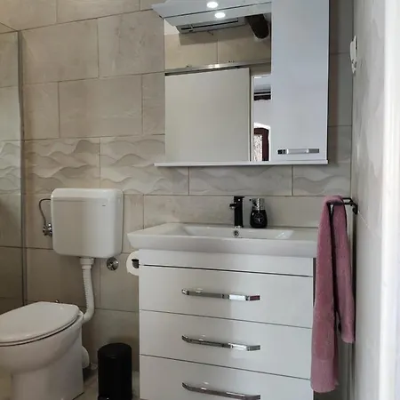 Ema 2 Apartman *